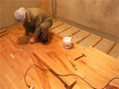 阴雨天木地板是继续安装还是暂停安装